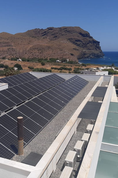Instalación de autoconsumo solar en Hotel Las Negras, Almería